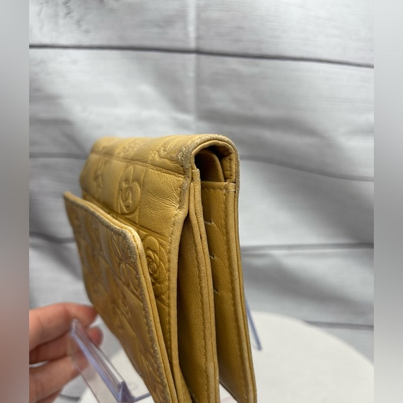 SOLD- CHANEL lambskin bifold wallet w/ COA - Picture 5 of 10